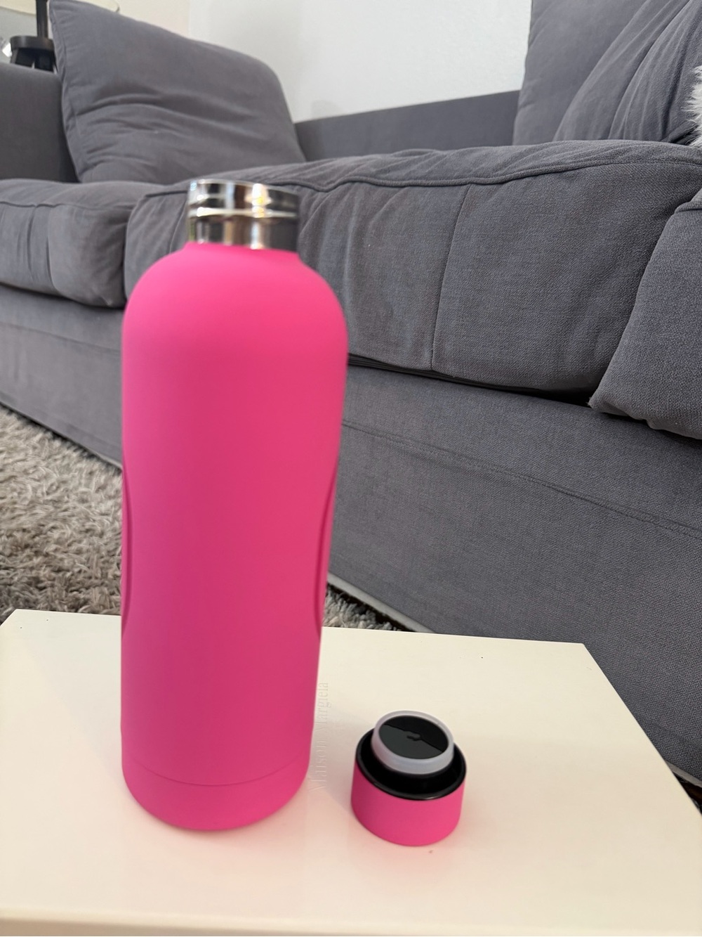 Valentino Hot Pink V-Logo Body Bottle - Picture 4 of 7